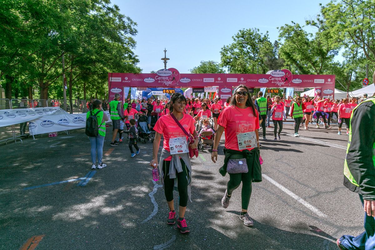 Carrera de la Mujer de Madrid - META, ARCO DERECHO (de 1:56:14 a 1:58:29)