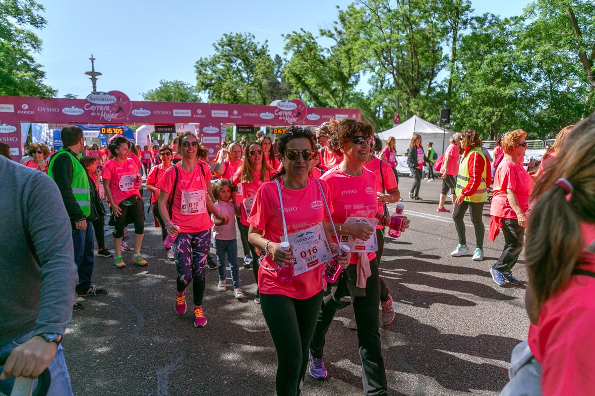 Carrera de la Mujer de Madrid - META, ARCO DERECHO (de 1:56:14 a 1:58:29)