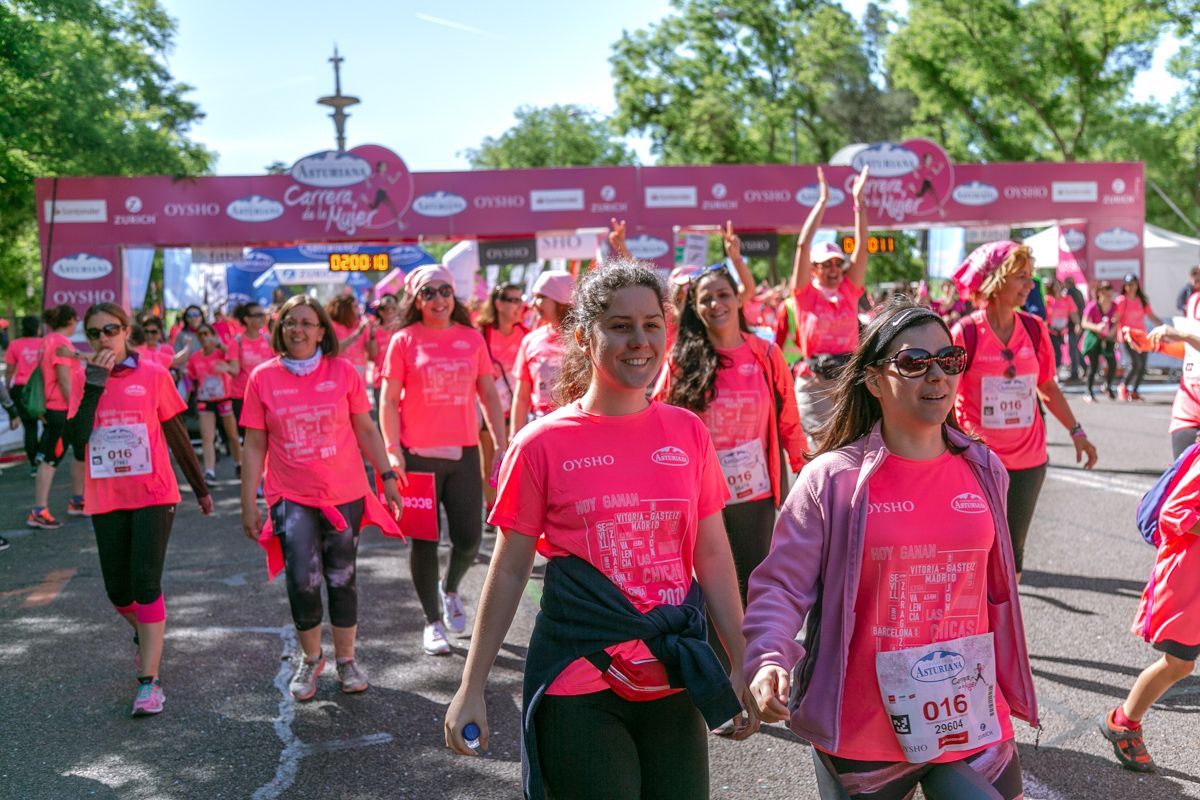 Carrera de la Mujer de Madrid - META, ARCO DERECHO (de 1:58:30 a 2:01:00)