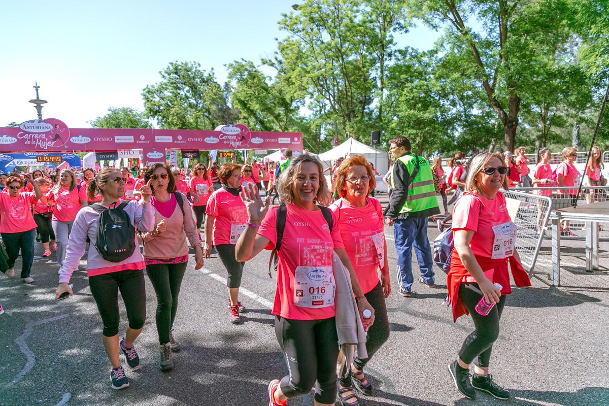 Carrera de la Mujer de Madrid - META, ARCO DERECHO (de 1:58:30 a 2:01:00)