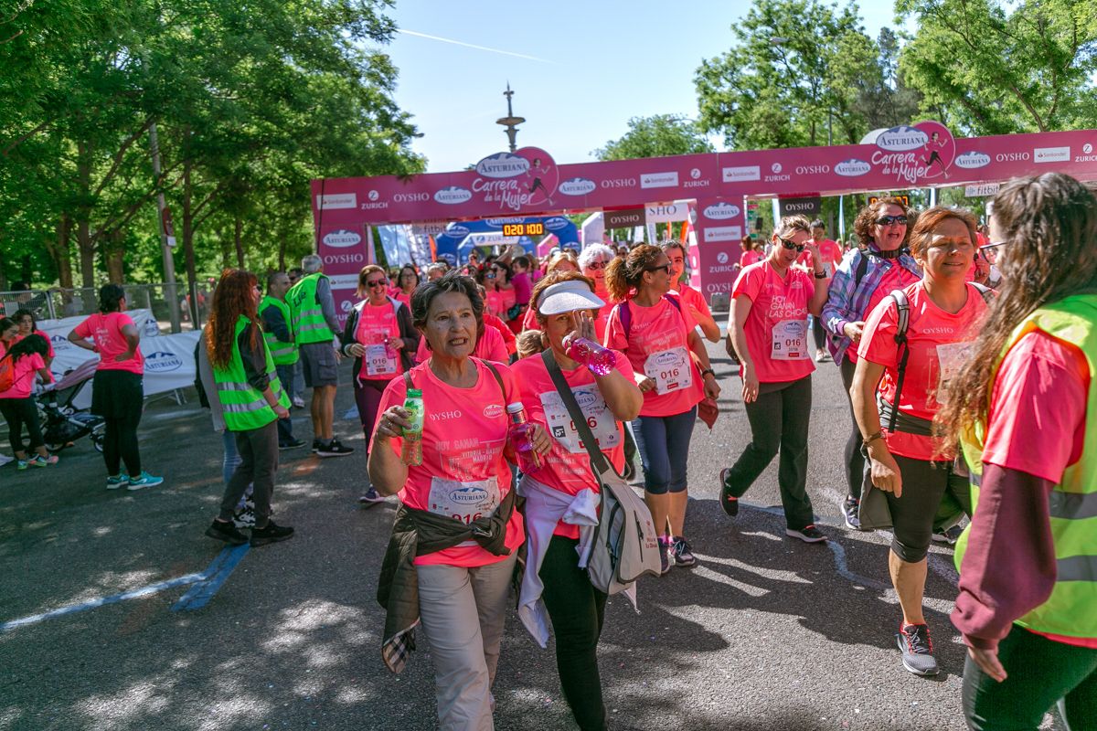 Carrera de la Mujer de Madrid - META, ARCO DERECHO (de 1:58:30 a 2:01:00)