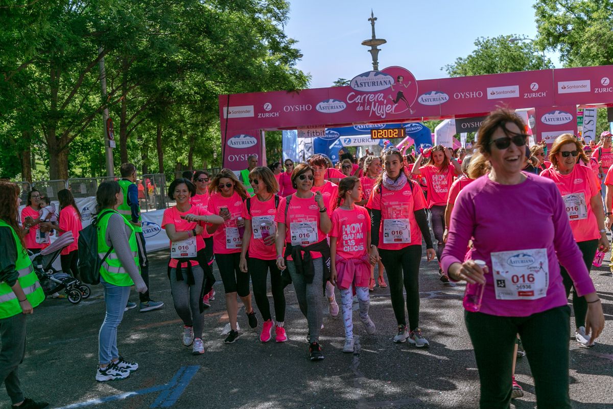 Carrera de la Mujer de Madrid - META, ARCO DERECHO (de 1:58:30 a 2:01:00)