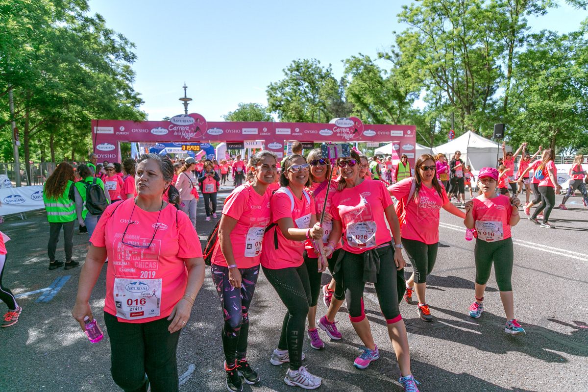 Carrera de la Mujer de Madrid - META, ARCO DERECHO (de 1:58:30 a 2:01:00)