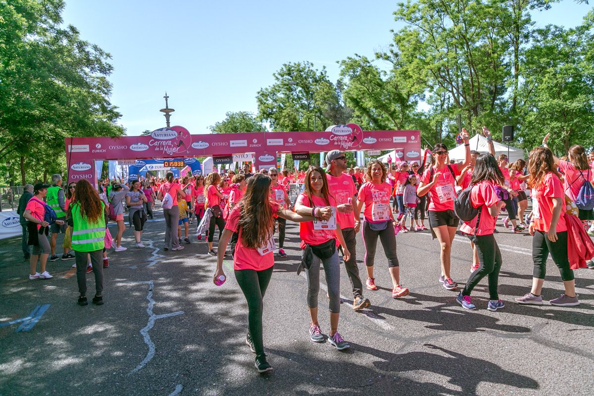 Carrera de la Mujer de Madrid - META, ARCO DERECHO (de 1:58:30 a 2:01:00)
