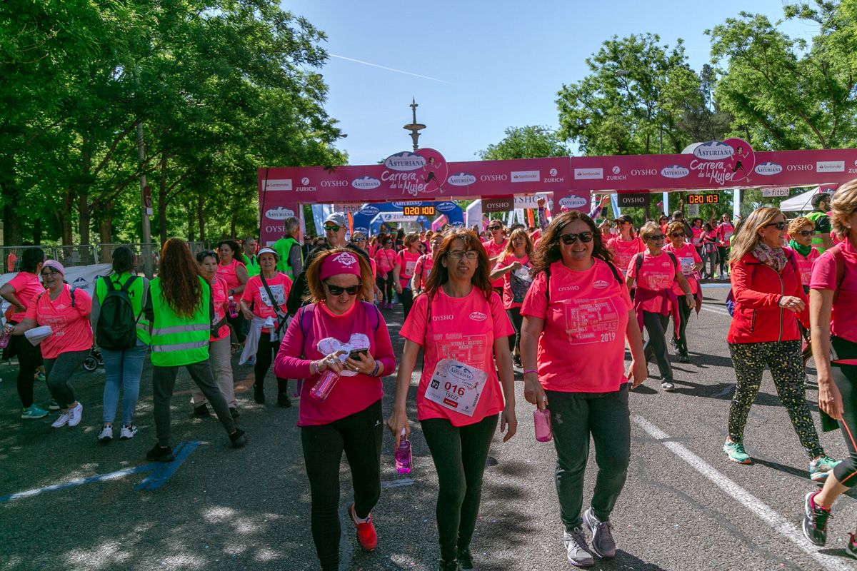 Carrera de la Mujer de Madrid - META, ARCO DERECHO (de 1:58:30 a 2:01:00)