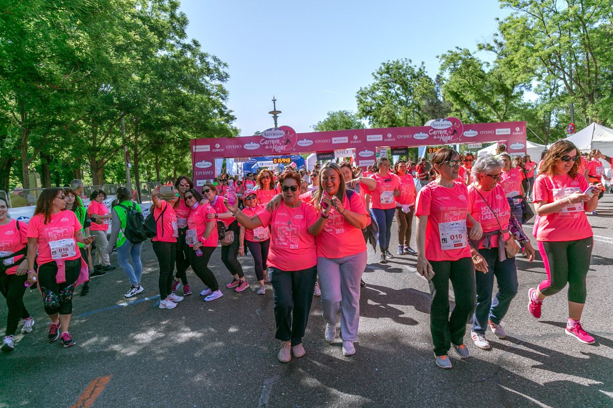 Carrera de la Mujer de Madrid - META, ARCO DERECHO (de 1:58:30 a 2:01:00)
