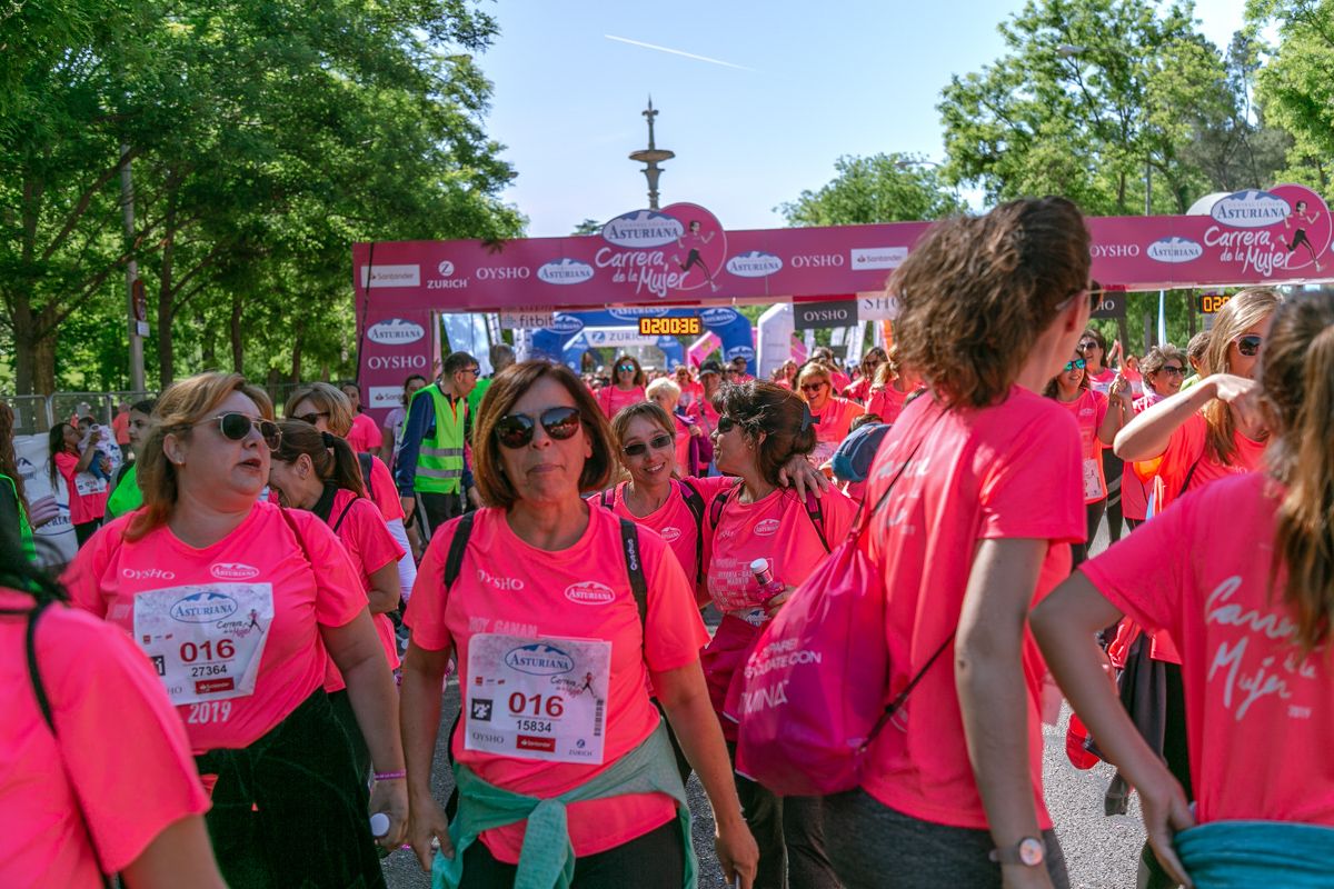 Carrera de la Mujer de Madrid - META, ARCO DERECHO (de 1:58:30 a 2:01:00)