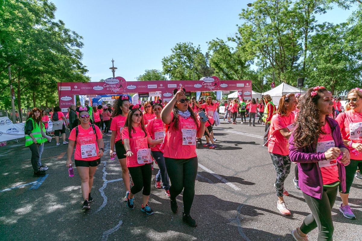 Carrera de la Mujer de Madrid - META, ARCO DERECHO (de 1:58:30 a 2:01:00)