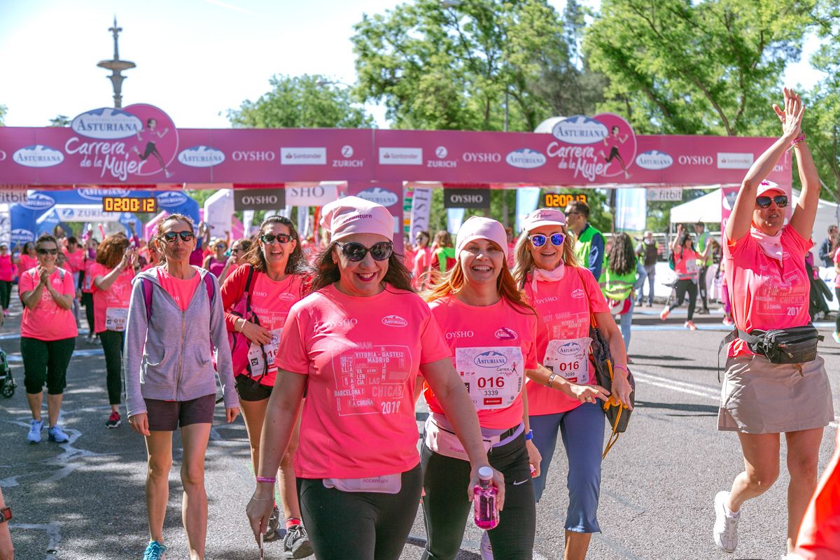 Carrera de la Mujer de Madrid - META, ARCO DERECHO (de 1:58:30 a 2:01:00)