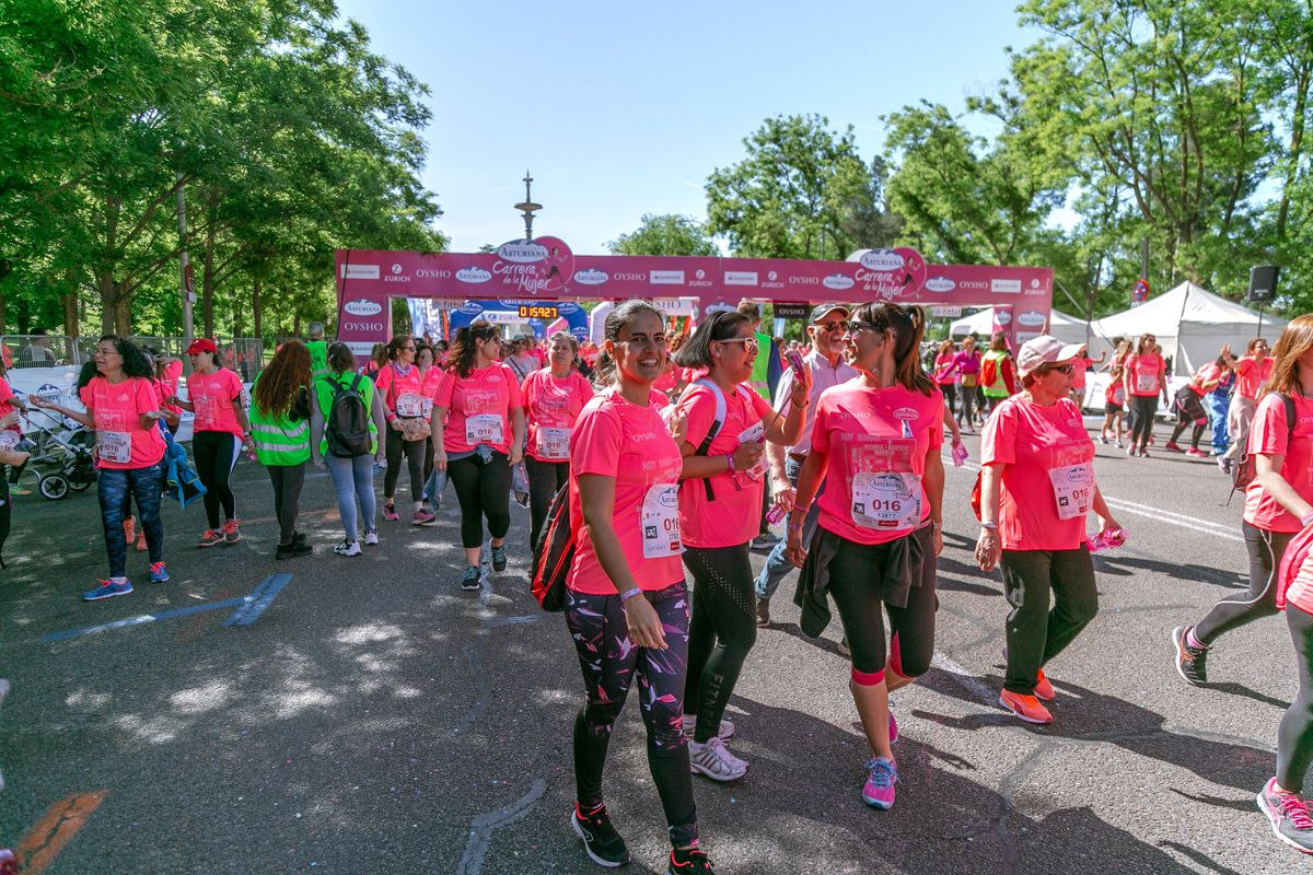 Carrera de la Mujer de Madrid - META, ARCO DERECHO (de 1:58:30 a 2:01:00)