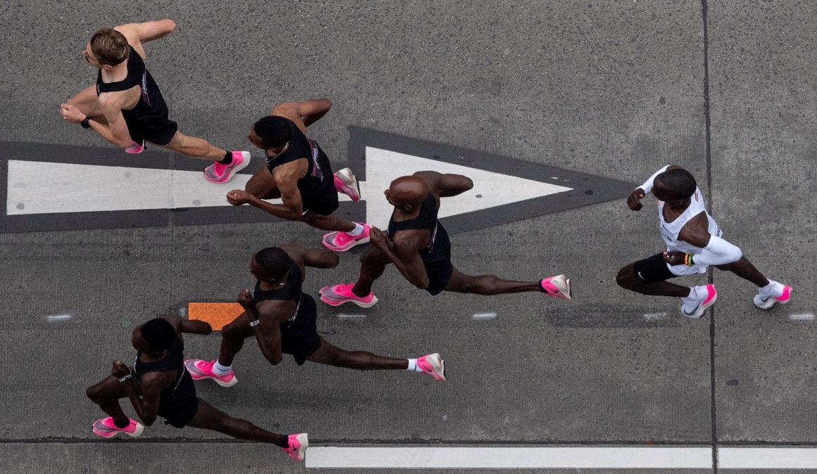 Eliud Kipchoge y sus liebres durante el INEOS 159 Challenge | EFE