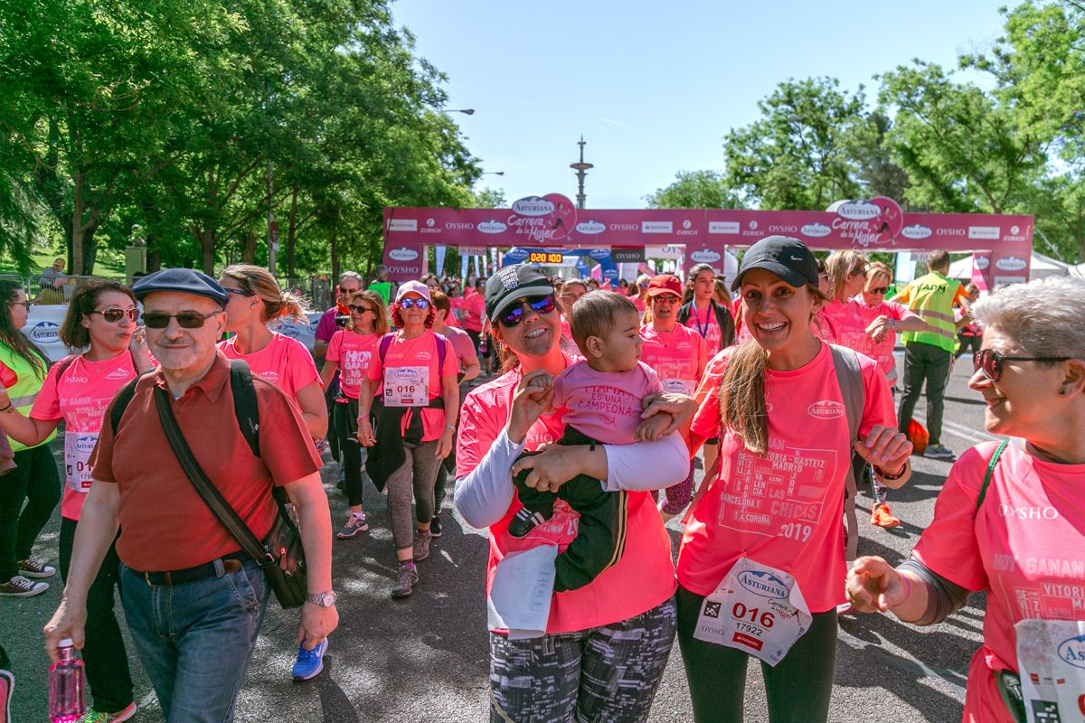 Carrera de la Mujer de Madrid - META, ARCO DERECHO (de 2:04:39 a 2:06:13)