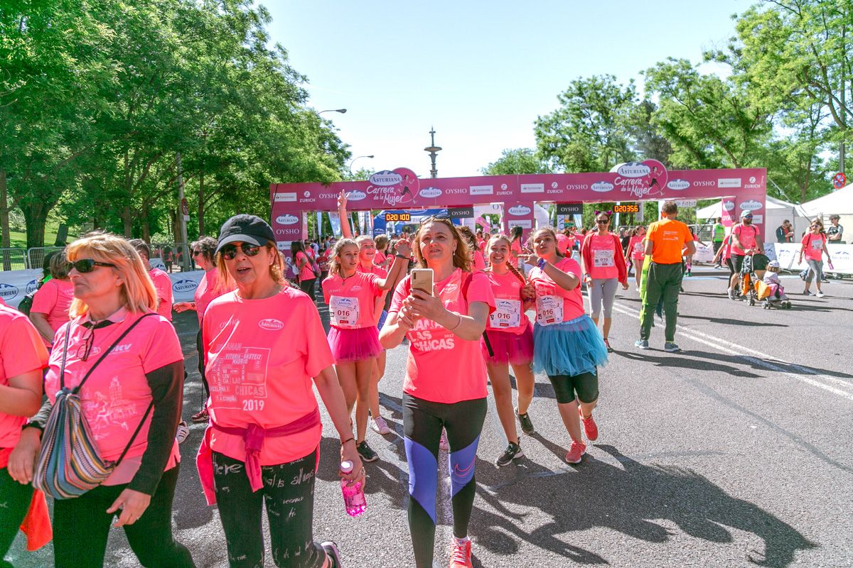 Carrera de la Mujer de Madrid - META, ARCO DERECHO (de 2:02:34 a 2:04:37)