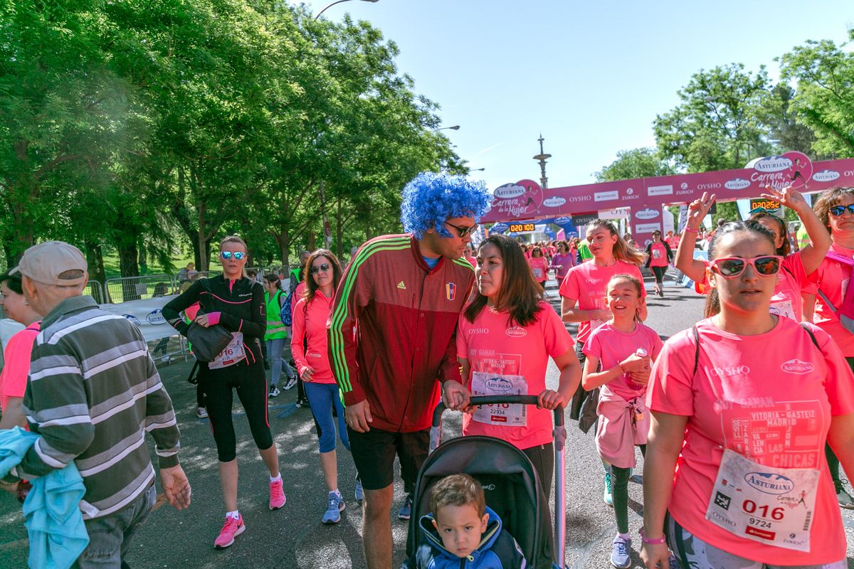 Carrera de la Mujer de Madrid - META, ARCO DERECHO (de 2:02:34 a 2:04:37)