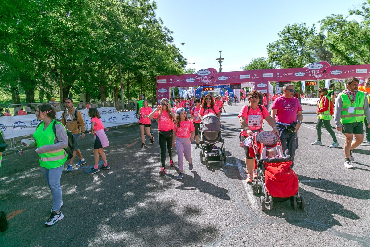 Carrera de la Mujer de Madrid - META, ARCO DERECHO (de 2:02:34 a 2:04:37)