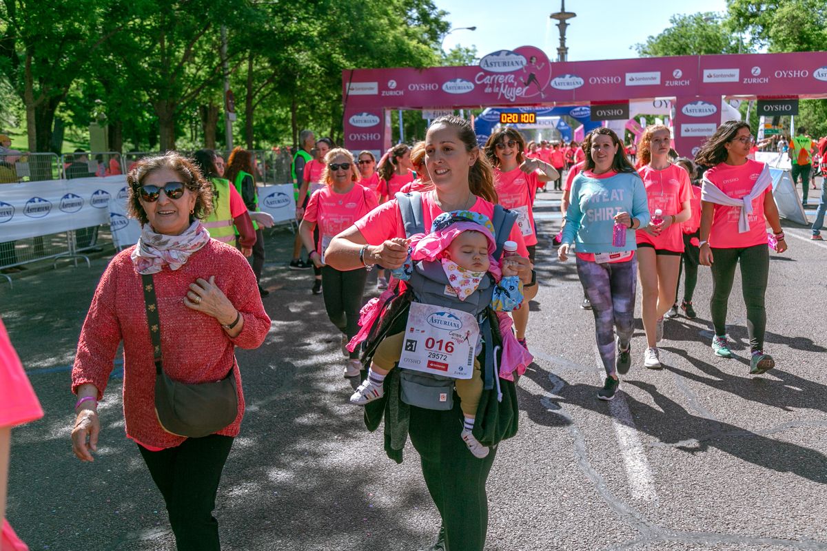 Carrera de la Mujer de Madrid - META, ARCO DERECHO (de 2:04:39 a 2:06:13)
