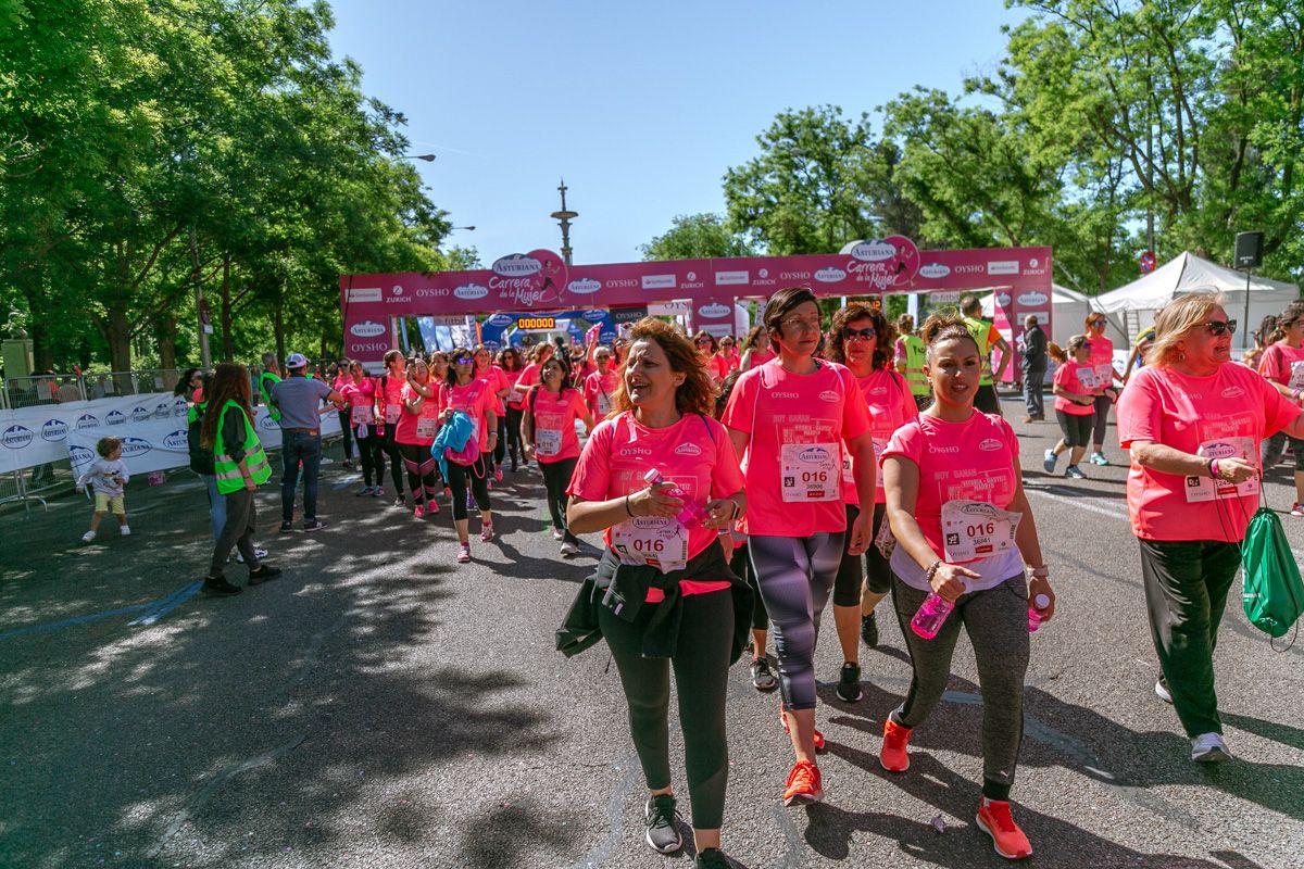 Carrera de la Mujer de Madrid - META, ARCO DERECHO (de 2:09:11 a 2:10:49)