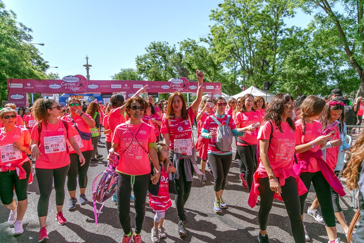 Carrera de la Mujer de Madrid - META, ARCO DERECHO (de 2:12:22 a 2:14:54)