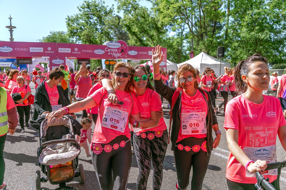 Carrera de la Mujer de Madrid - META, ARCO DERECHO (de 2:15:08 a 2:17:49)
