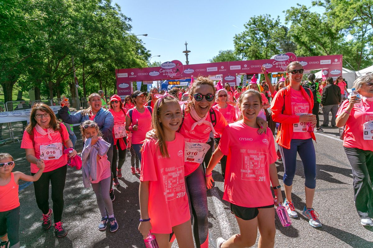 Carrera de la Mujer de Madrid - META, ARCO DERECHO (de 2:12:22 a 2:14:54)