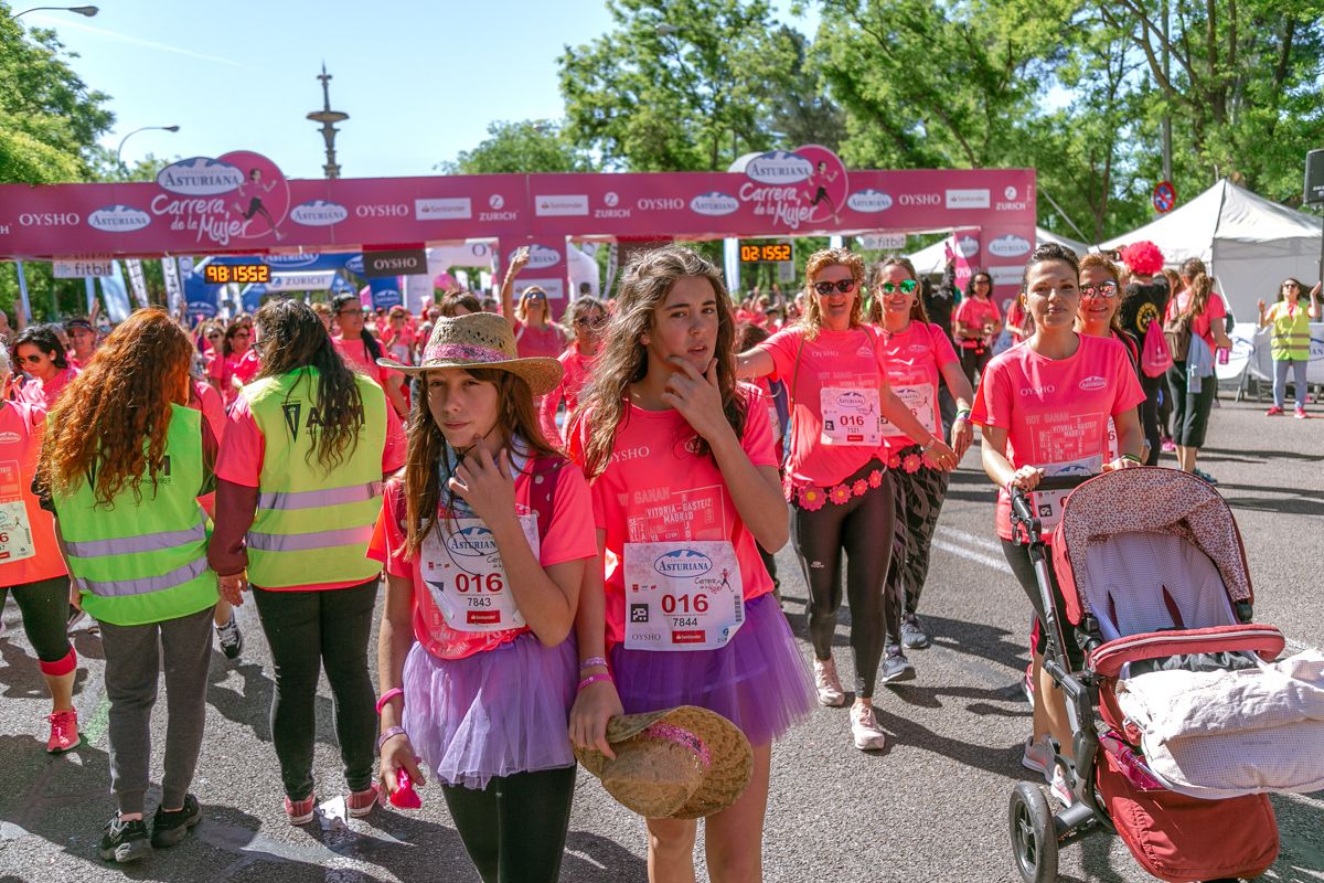 Carrera de la Mujer de Madrid - META, ARCO DERECHO (de 2:15:08 a 2:17:49)