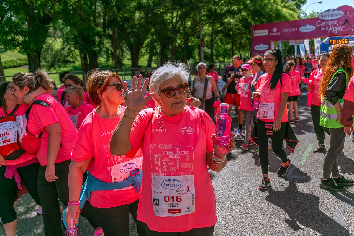 Carrera de la Mujer de Madrid - META, ARCO DERECHO (de 2:15:08 a 2:17:49)