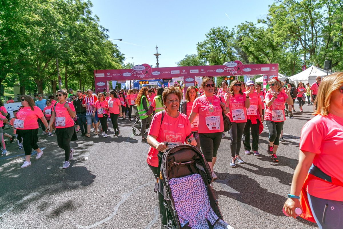 Carrera de la Mujer de Madrid - META, ARCO DERECHO (de 2:15:08 a 2:17:49)