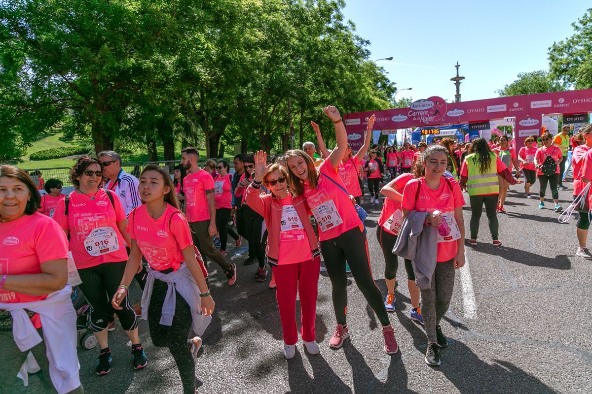 Carrera de la Mujer de Madrid - META, ARCO DERECHO (de 2:15:08 a 2:17:49)