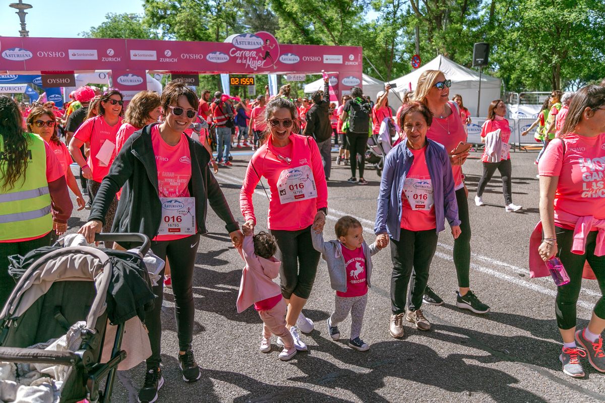 Carrera de la Mujer de Madrid - META, ARCO DERECHO (de 2:15:08 a 2:17:49)