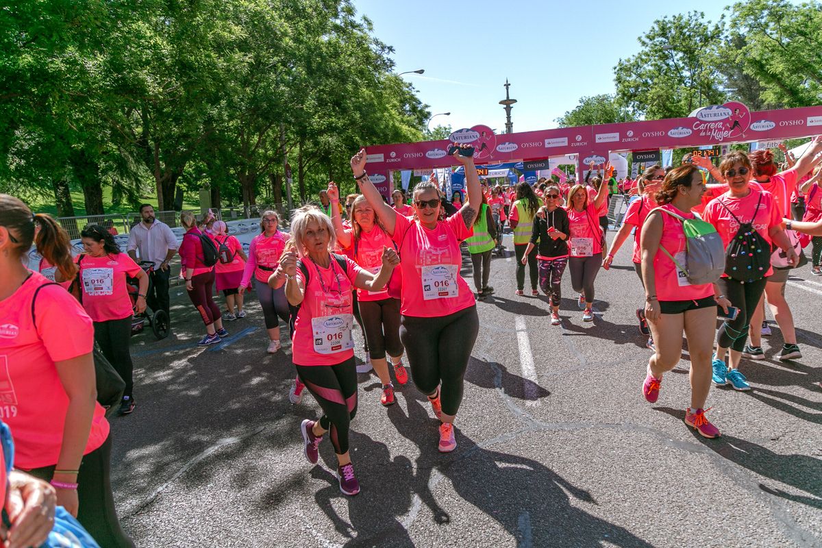 Carrera de la Mujer de Madrid - META, ARCO DERECHO (de 2:15:08 a 2:17:49)