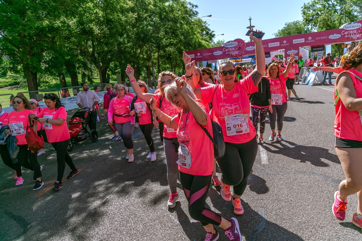 Carrera de la Mujer de Madrid - META, ARCO DERECHO (de 2:15:08 a 2:17:49)