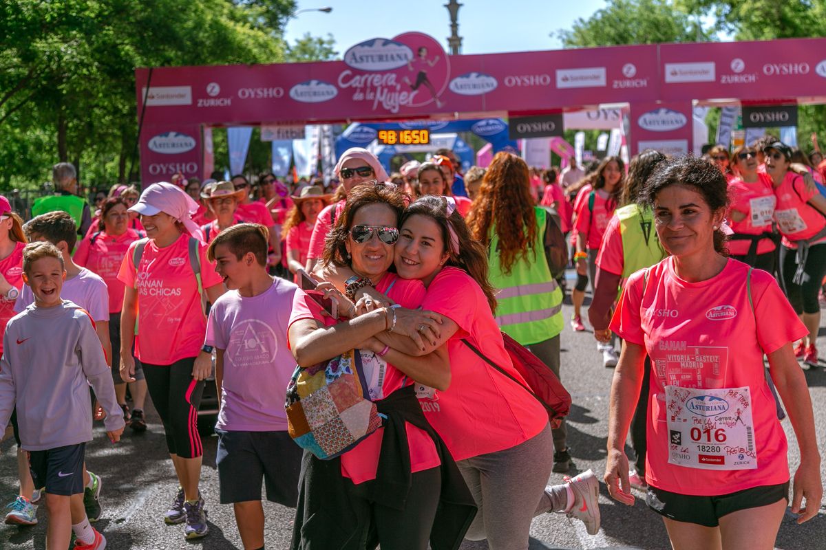 Carrera de la Mujer de Madrid - META, ARCO DERECHO (de 2:15:08 a 2:17:49)