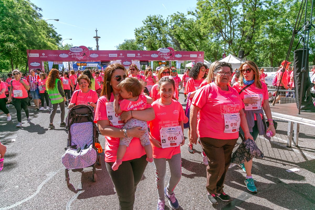 Carrera de la Mujer de Madrid - META, ARCO DERECHO (de 2:15:08 a 2:17:49)