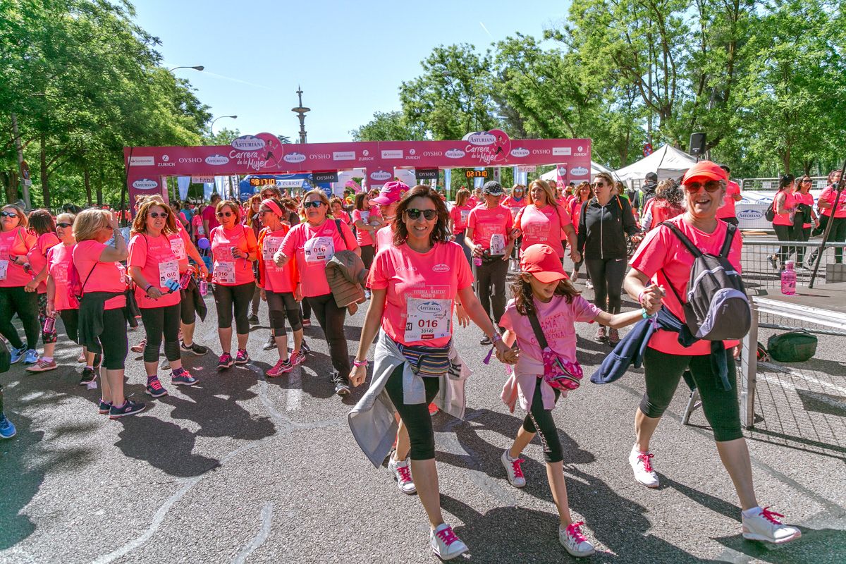 Carrera de la Mujer de Madrid - META, ARCO DERECHO (de 2:15:08 a 2:17:49)
