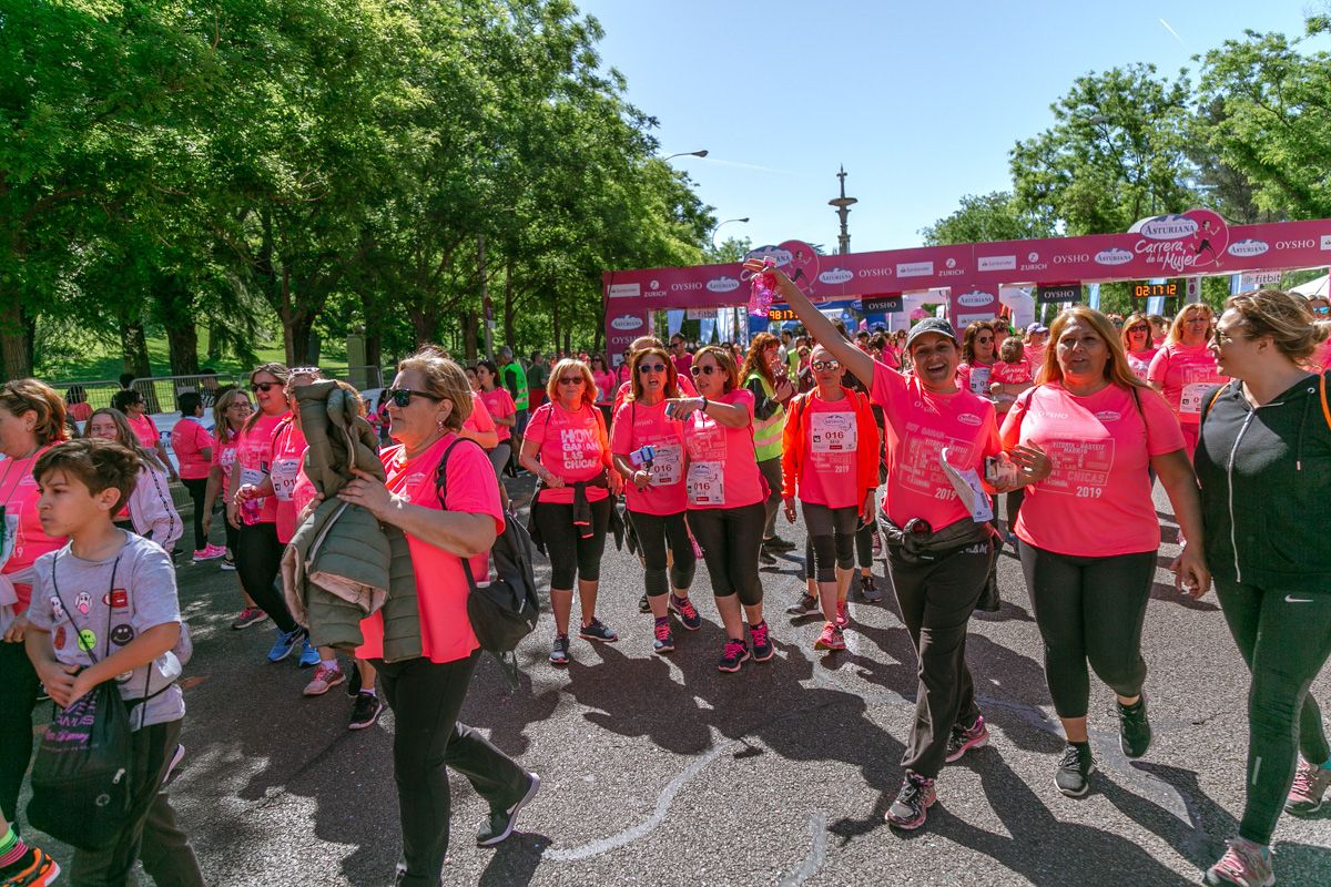 Carrera de la Mujer de Madrid - META, ARCO DERECHO (de 2:15:08 a 2:17:49)