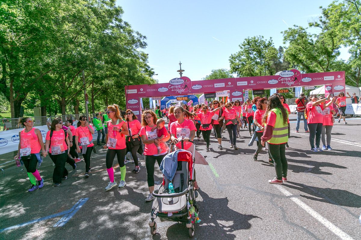 Carrera de la Mujer de Madrid - META, ARCO DERECHO (de 2:23:35 a 2:25:36)