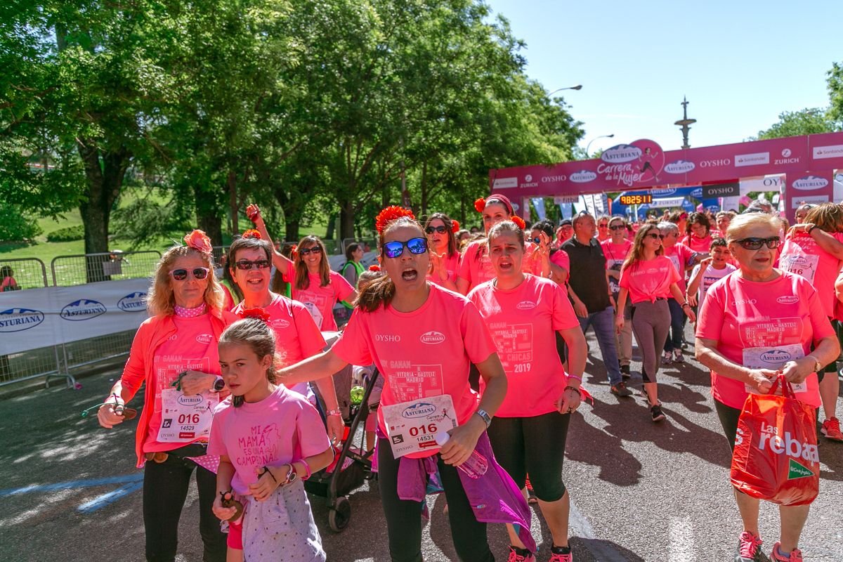 Carrera de la Mujer de Madrid - META, ARCO DERECHO (de 2:23:35 a 2:25:36)