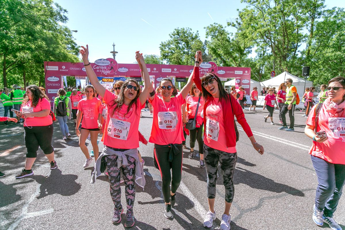 Carrera de la Mujer de Madrid - META, ARCO DERECHO (de 2:23:35 a 2:25:36)