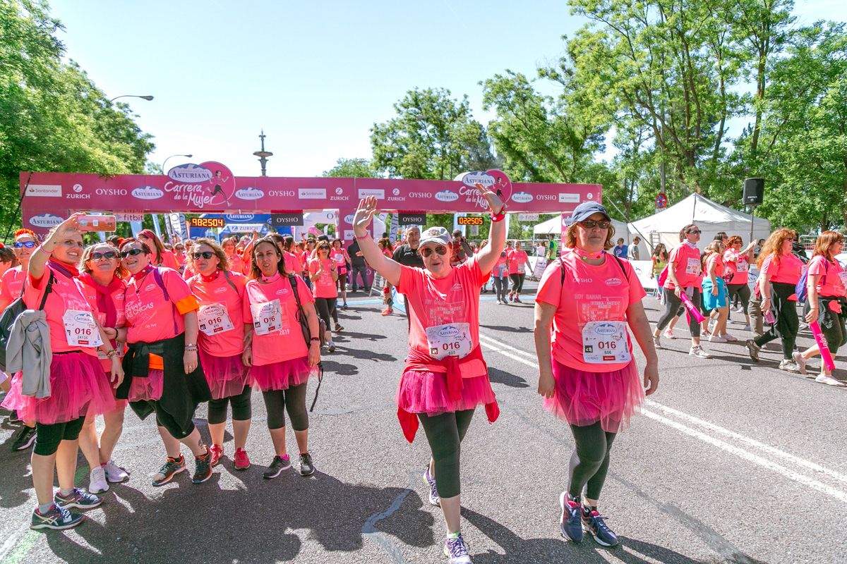 Carrera de la Mujer de Madrid - META, ARCO DERECHO (de 2:23:35 a 2:25:36)