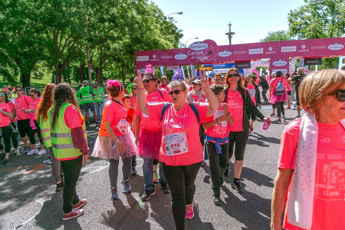 Carrera de la Mujer de Madrid - META, ARCO DERECHO (de 2:23:35 a 2:25:36)
