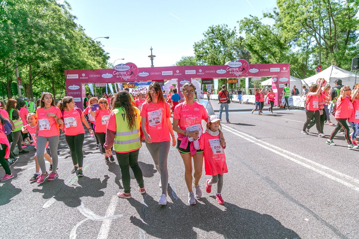 Carrera de la Mujer de Madrid - META, ARCO DERECHO (de 2:23:35 a 2:25:36)