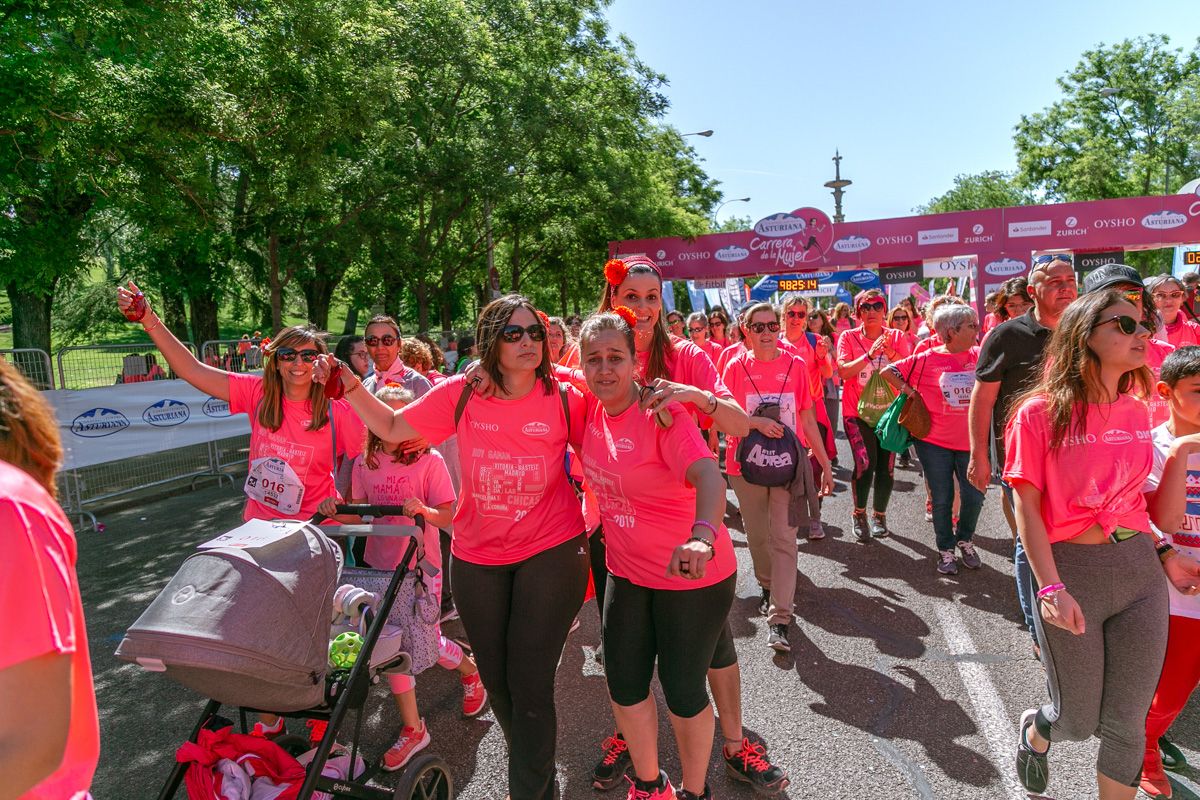Carrera de la Mujer de Madrid - META, ARCO DERECHO (de 2:23:35 a 2:25:36)