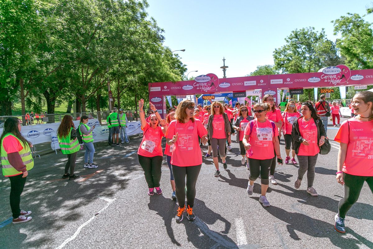 Carrera de la Mujer de Madrid - META, ARCO DERECHO (de 2:23:35 a 2:25:36)