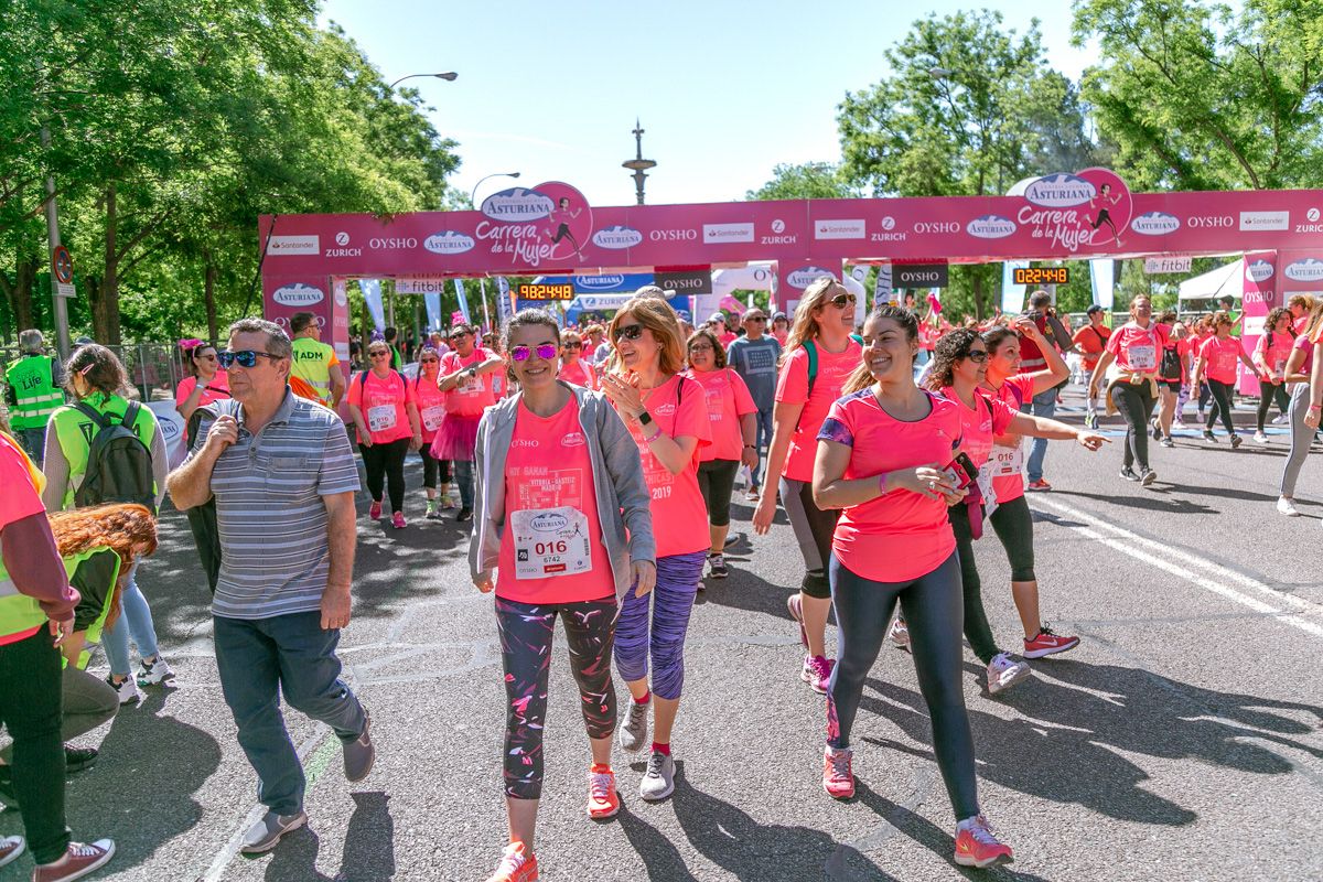Carrera de la Mujer de Madrid - META, ARCO DERECHO (de 2:23:35 a 2:25:36)