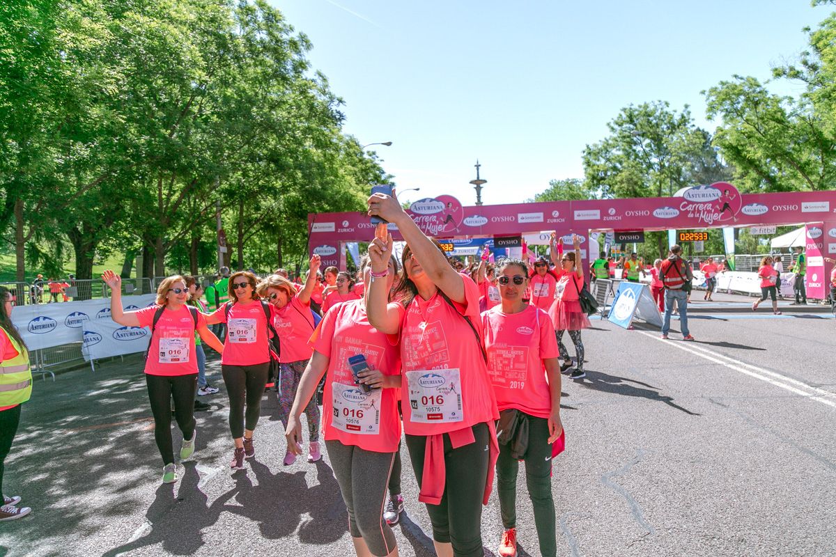 Carrera de la Mujer de Madrid - META, ARCO DERECHO (de 2:23:35 a 2:25:36)