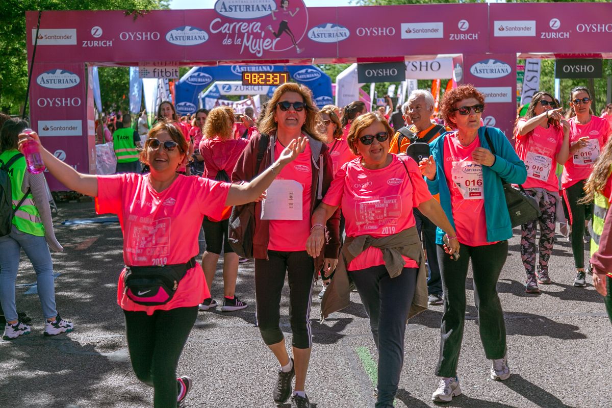 Carrera de la Mujer de Madrid - META, ARCO DERECHO (de 2:23:35 a 2:25:36)
