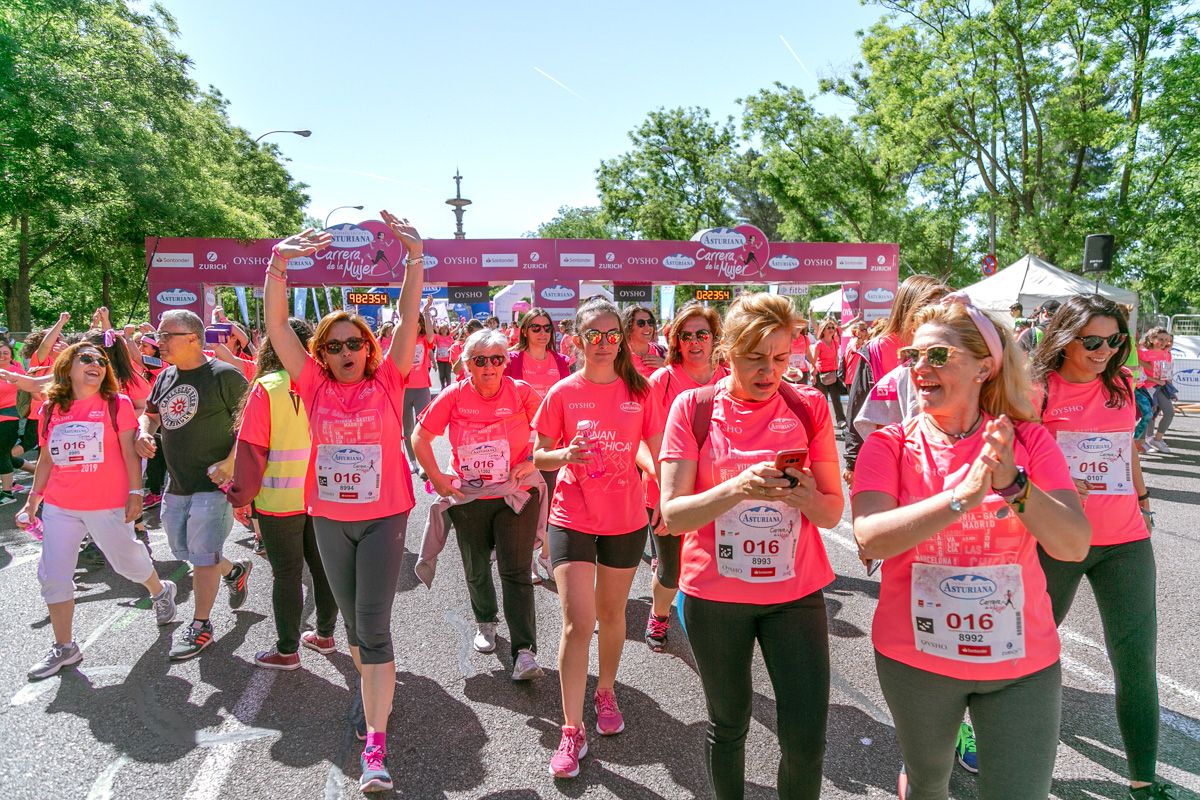 Carrera de la Mujer de Madrid - META, ARCO DERECHO (de 2:23:35 a 2:25:36)