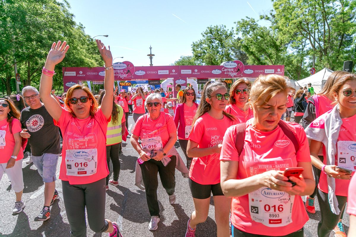 Carrera de la Mujer de Madrid - META, ARCO DERECHO (de 2:23:35 a 2:25:36)