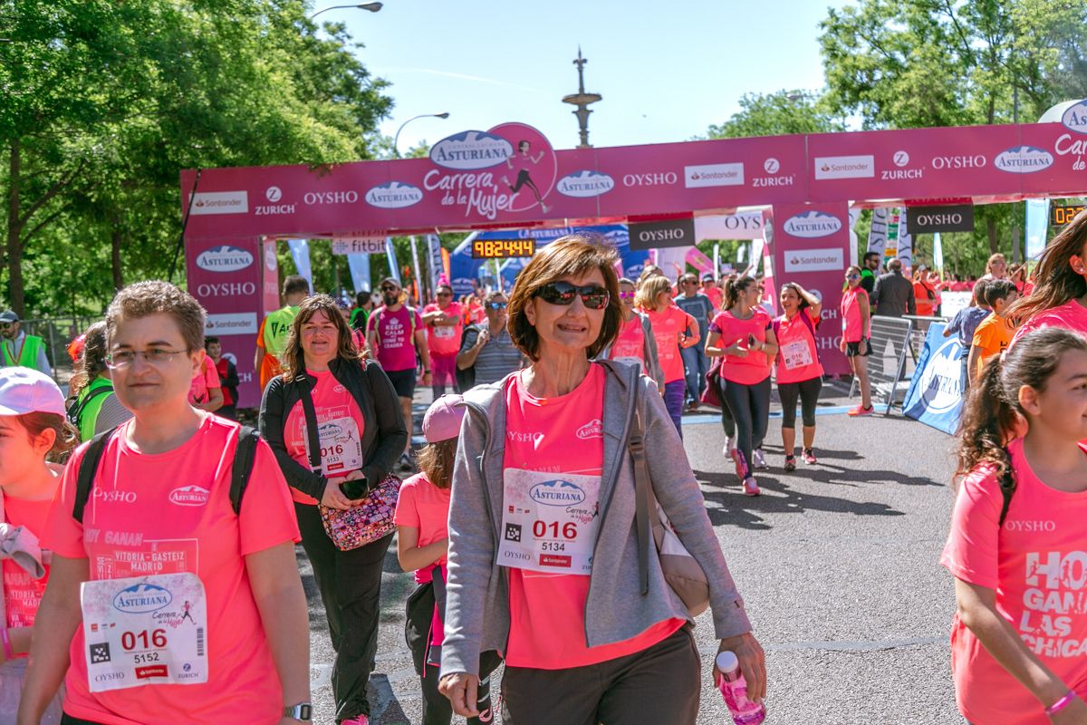 Carrera de la Mujer de Madrid - META, ARCO DERECHO (de 2:23:35 a 2:25:36)