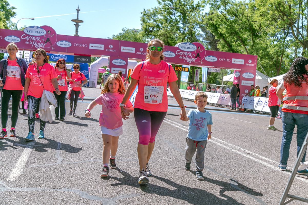 Carrera de la Mujer de Madrid - META, ARCO DERECHO (de 2:30:20 a 2:32:00)